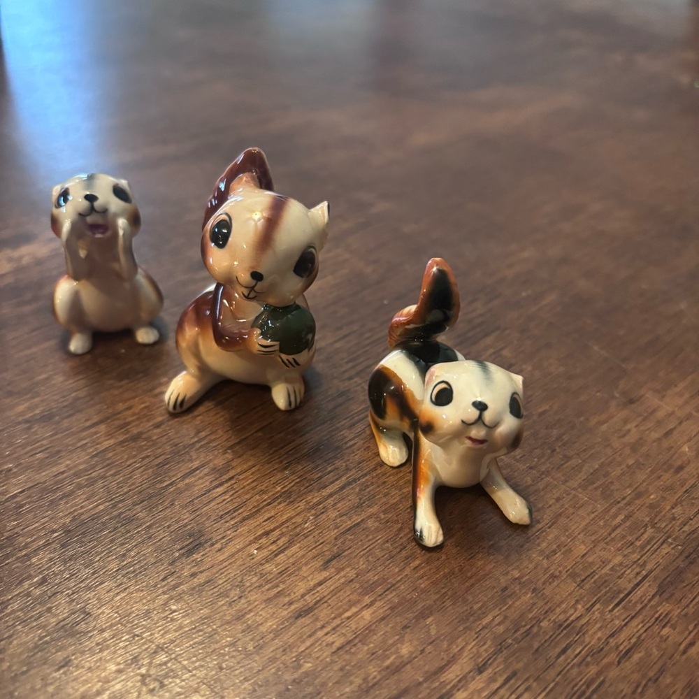 Vintage Set of 3  Ceramic Chipmunks Mom with Nut and 2 Babies